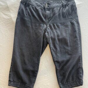 d.jeans Black Cropped Jeans – Size 12